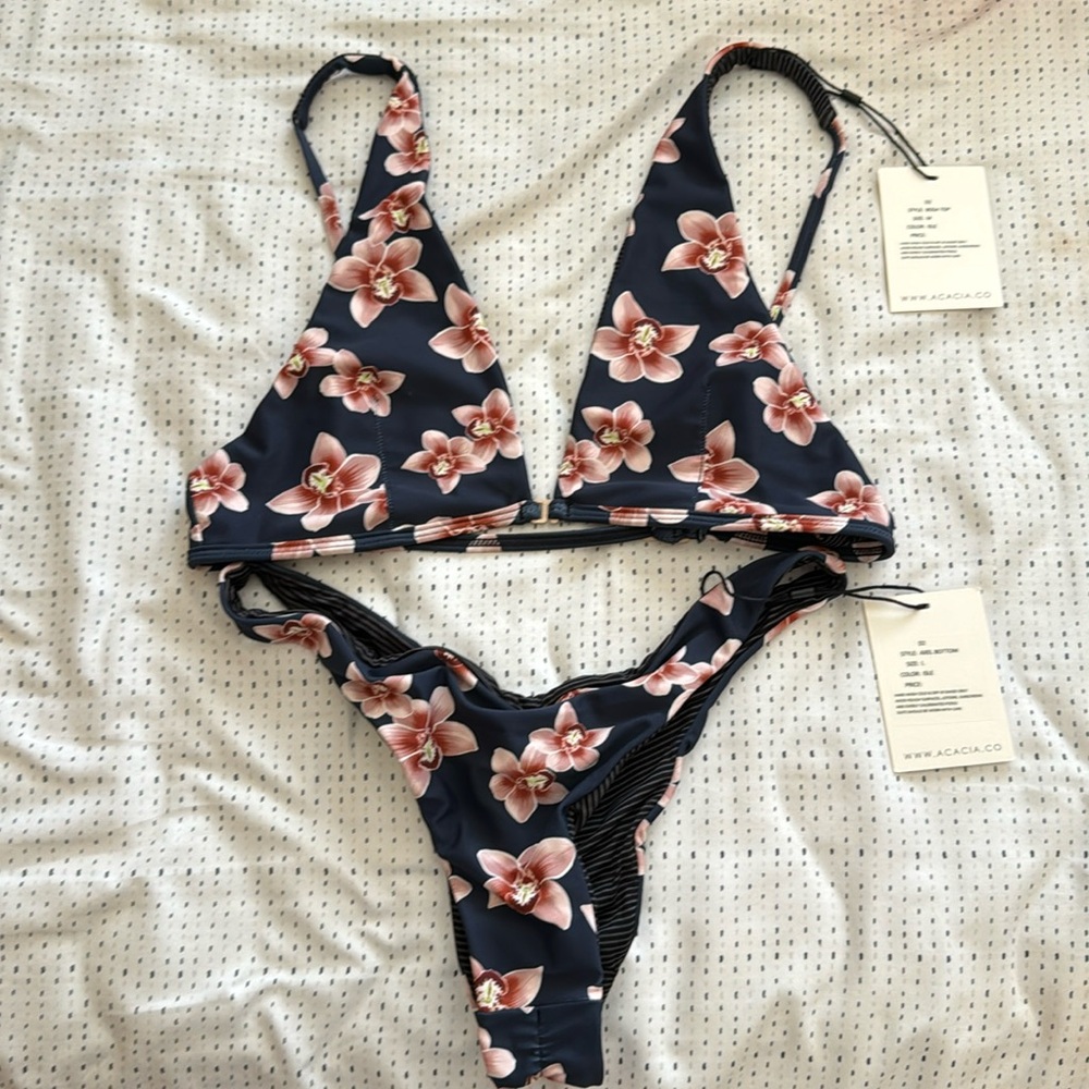 Acacia Isle Set